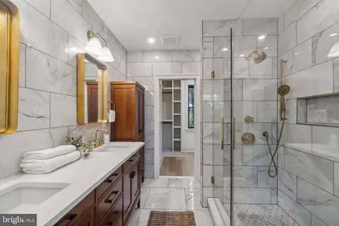 Bath - 308 11th St NE, Washington, DC 20002 photo 2 of 9