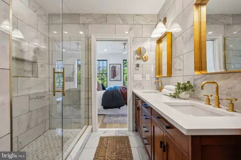 Bath - 308 11th St NE, Washington, DC 20002 photo 3 of 9