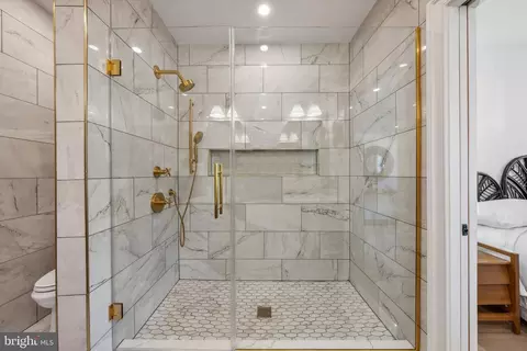 Bath - 308 11th St NE, Washington, DC 20002 photo 4 of 9