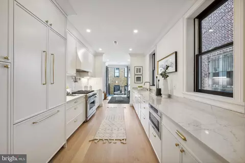 Entry Way - 308 11th St NE, Washington, DC 20002 photo 3 of 11