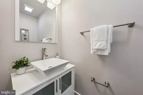 1702 D St NE, Washington, DC 20002 photo 12