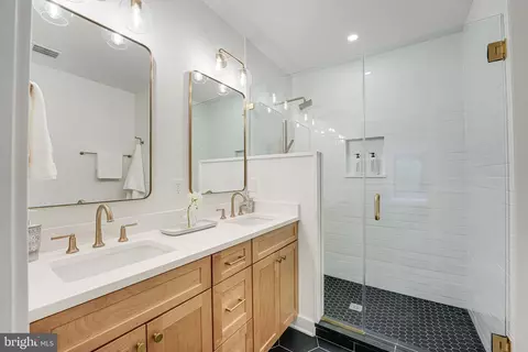 Bath - 812 6th St NE, Washington, DC 20002 photo 5 of 10