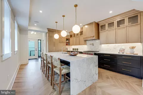 812 6th St NE, Washington, DC 20002