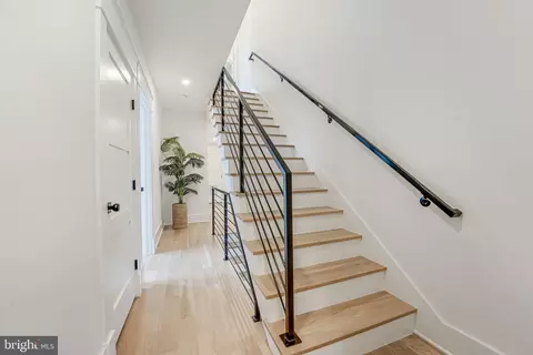 Entry Way - 812 6th St NE, Washington, DC 20002 photo 4 of 11