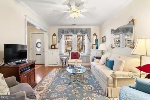 1933 38th St NW, Washington, DC 20007 photo 4