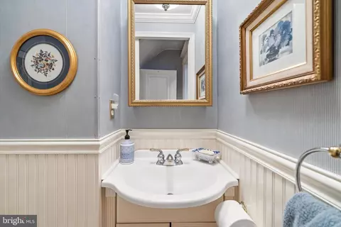 1933 38th St NW, Washington, DC 20007 photo 11