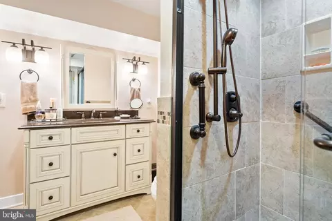 1933 38th St NW, Washington, DC 20007 photo 15