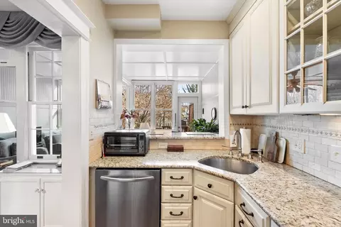 1933 38th St NW, Washington, DC 20007 photo 7