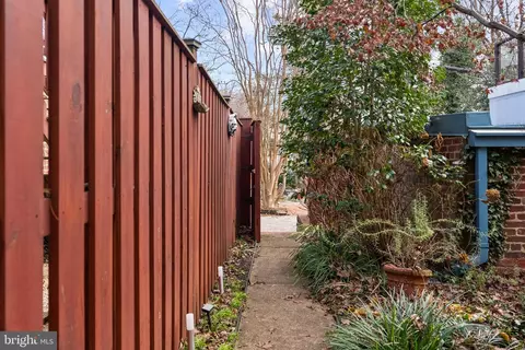 1933 38th St NW, Washington, DC 20007 photo 17