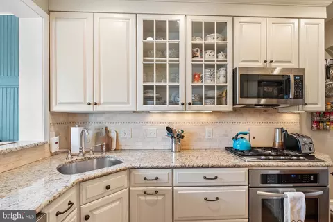 1933 38th St NW, Washington, DC 20007 photo 5