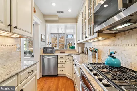 1933 38th St NW, Washington, DC 20007 photo 6