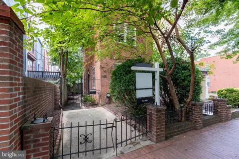 815 G St NE, Washington, DC 20002 photo 2
