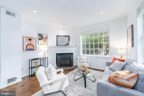 815 G St NE, Washington, DC 20002 photo 9
