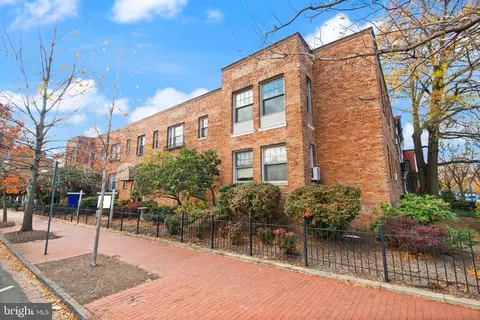 105 6th St SE #208, Washington, DC 20003