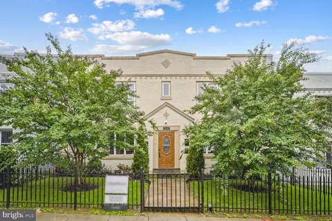 1247 Penn St NE #4, Washington, DC 20002