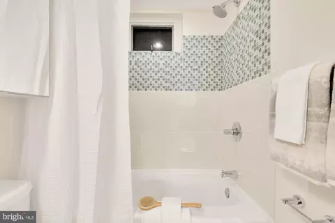 1733 Harvard St NW, Washington, DC 20009 photo 30