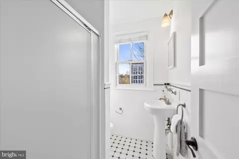 1900 37th St NW, Washington, DC 20007 photo 27