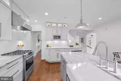 1900 37th St NW, Washington, DC 20007 photo 12