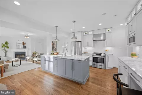 1900 37th St NW, Washington, DC 20007 photo 9