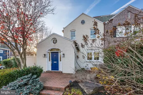 1900 37th St NW, Washington, DC 20007 photo 2
