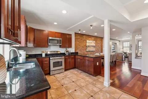 707 17th St SE, Washington, DC 20003 photo 12