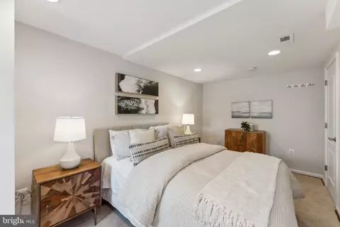 707 17th St SE, Washington, DC 20003 photo 32