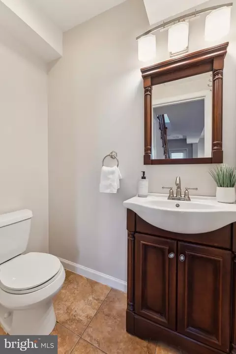 707 17th St SE, Washington, DC 20003 photo 15