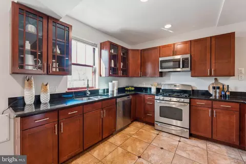 707 17th St SE, Washington, DC 20003 photo 13