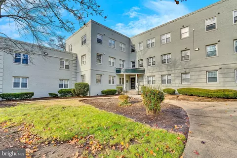 912 Barnaby St SE #101, Washington, DC 20032