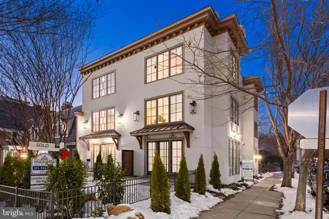 1700 36th St NW, Washington, DC 20007 photo 4