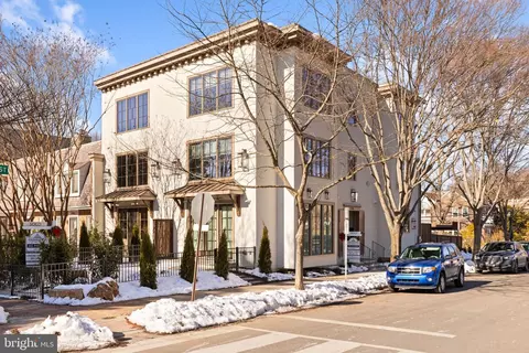 1700 36th St NW, Washington, DC 20007 photo 2