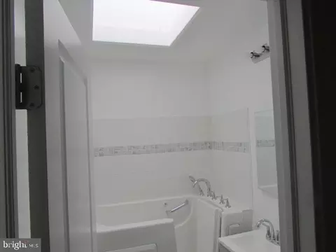 Bath - 173 Todd Pl NE, Washington, DC 20002 photo 3 of 4