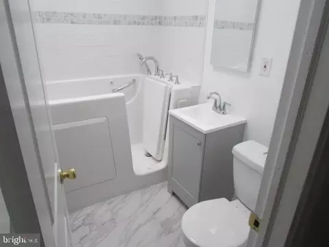Bath - 173 Todd Pl NE, Washington, DC 20002 photo 4 of 4