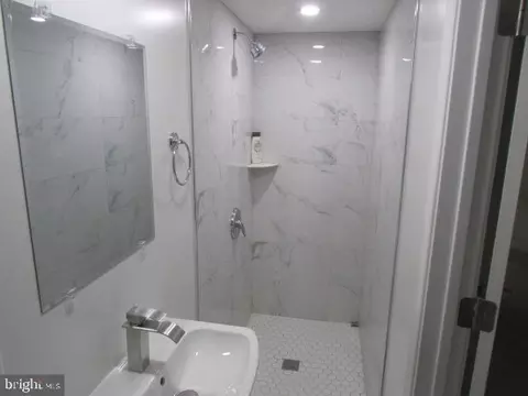Bath - 173 Todd Pl NE, Washington, DC 20002 photo 2 of 4