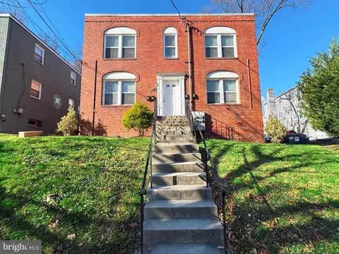 2905 30th St SE, Washington, DC 20020