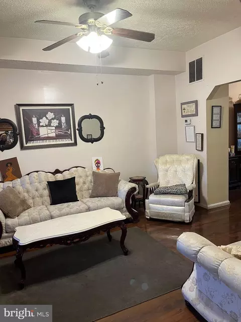 Living - 613 K St NE, Washington, DC 20002 photo 2 of 3