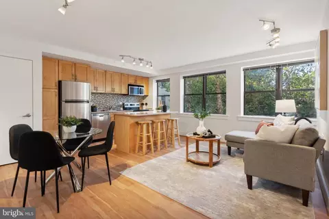 212 Oakwood St SE #209, Washington, DC 20032