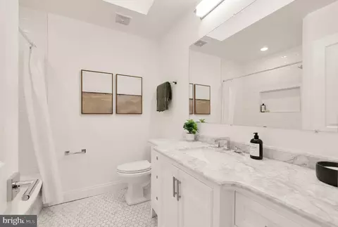 Bath - 1143 Oates St NE, Washington, DC 20002 photo 2 of 2