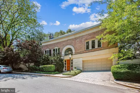 4504 Foxhall Cres NW, Washington, DC 20007