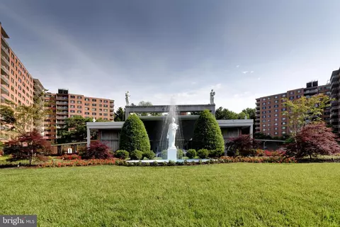 4201 Cathedral Ave NW #201E, Washington, DC 20016