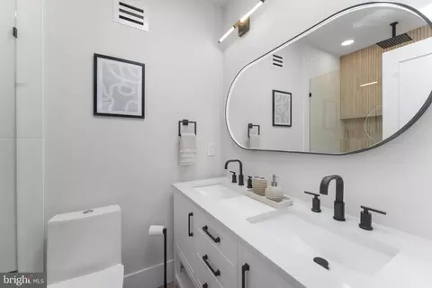 Bath - 413 18th St SE, Washington, DC 20003 photo 3 of 5