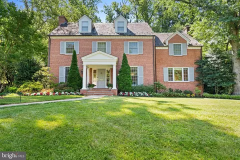 5056 Macomb St NW, Washington, DC 20016