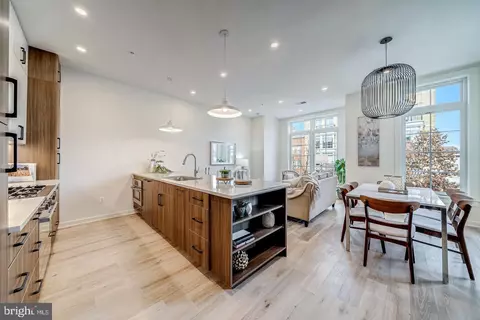 442 R St NW #A, Washington, DC 20001