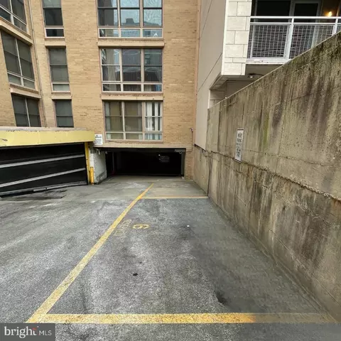 1260 21st St NW #6, Washington, DC 20036
