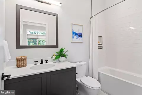 Bath - 1321 D St SE, Washington, DC 20003 photo 5 of 7