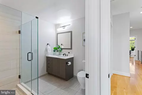 Bath - 1321 D St SE, Washington, DC 20003 photo 4 of 7