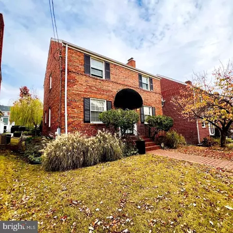 4833 Queens Chapel Ter NE, Washington, DC 20017