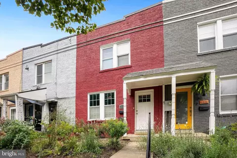 330 20th St NE, Washington, DC 20002