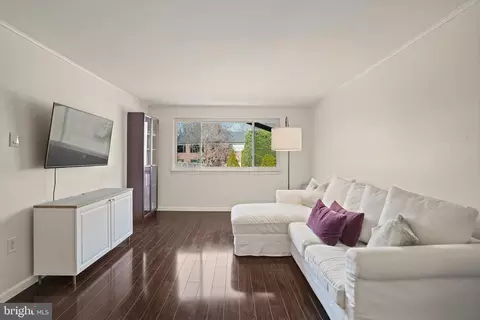4555 Macarthur Blvd NW #209, Washington, DC 20007