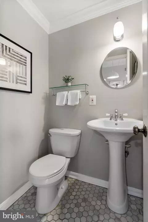 4 14th St SE, Washington, DC 20003 photo 9